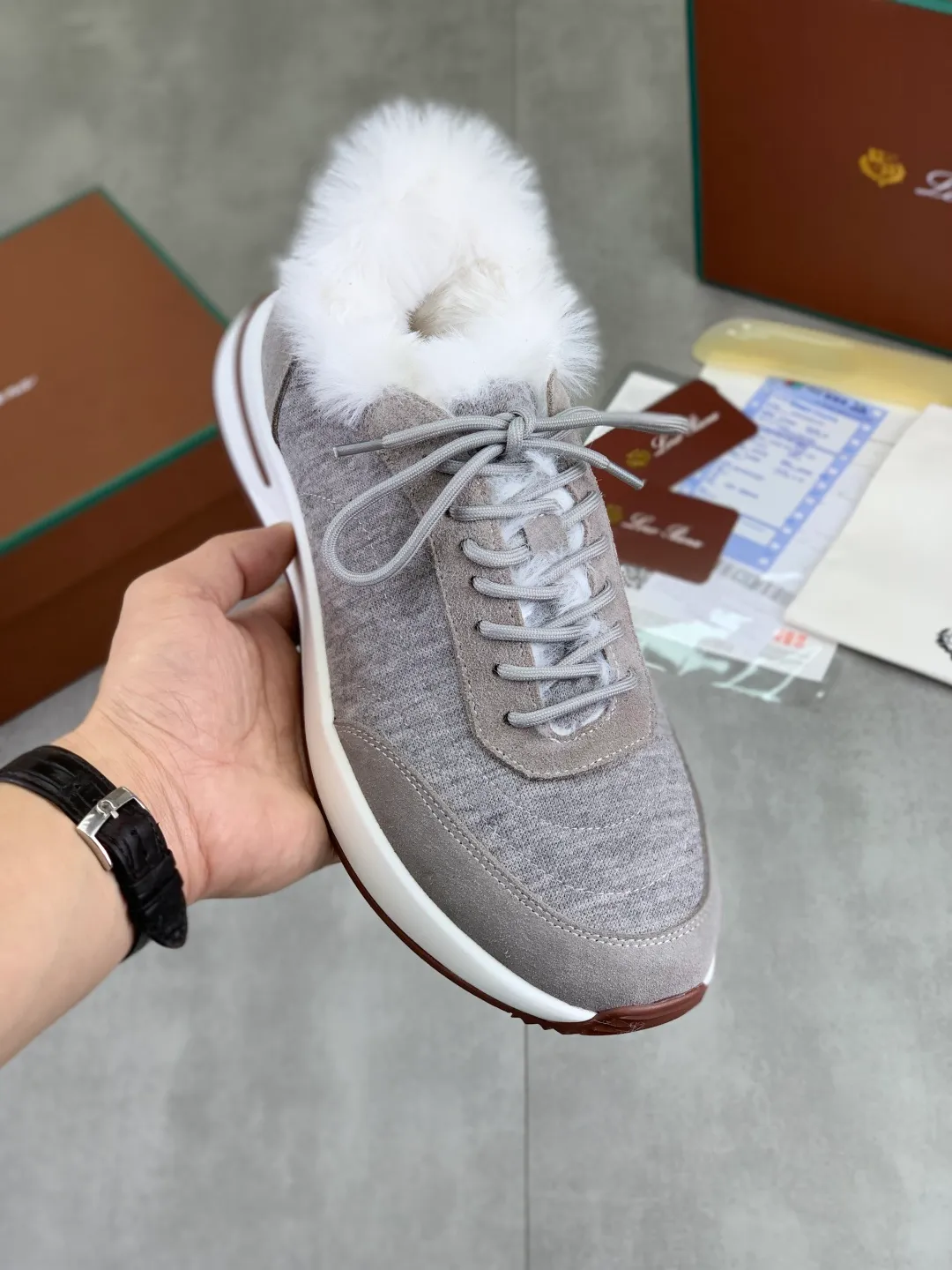 Men's Men's Shoes 💰P460 New Style 💰Mauri The latest casual shoes Loro Piana 💯Top grade💯Buy the original copy💯 Founded the existing Loro Piana company on April 24, 1924. It is now the sixth generation of family business, providing top quality products to customers who are discerning about taste and quality. Imported original fly woven fabric with cowhide fabric, plain calfskin lining. Hand-sewn thread with cowhide feet. Original packaging. High-end outsole. Size: 38-44 (customized for 45 and 46). 5️⃣ colors available.